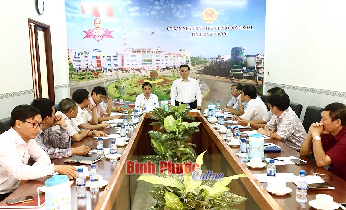 Chủ tịch UBND thành phố Đồng Xoài Lê Trường Sơn phát biểu tại buổi làm việc