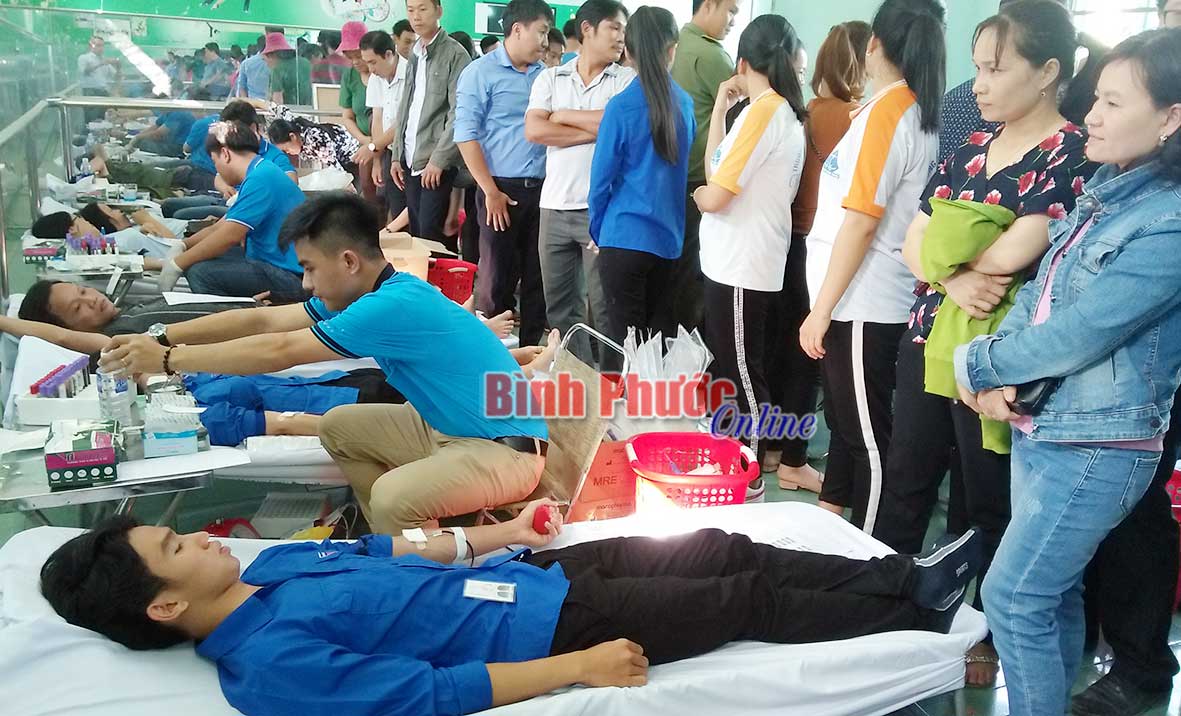 Đoàn viên, thanh niên Chơn Thành tham gia hiến máu tình nguyện đợt 1 năm 2019