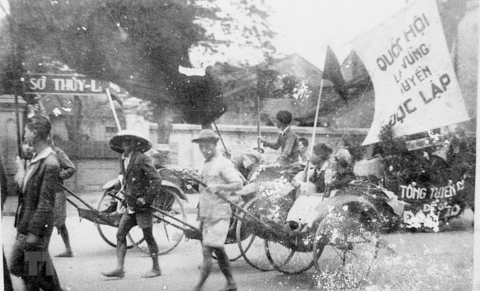 Ch&iacute;nh trị - Những h&igrave;nh ảnh Ng&agrave;y Tổng tuyển cử đầu ti&ecirc;n c&aacute;ch đ&acirc;y 73 năm (H&igrave;nh 3).