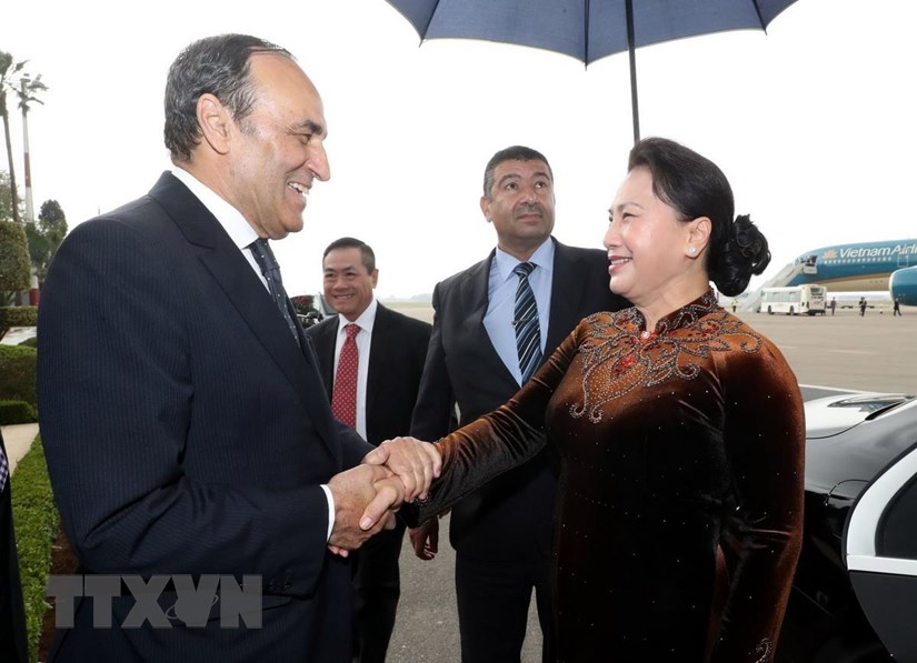 Chủ tịch Hạ viện Maroc Habib El Malki đ&oacute;n Chủ tịch Quốc hội Nguyễn Thị Kim Ng&acirc;n tại s&acirc;n bay quốc tế Rabat Salle ở thủ đ&ocirc; Rabat. (Ảnh: Trọng Đức/TTXVN)