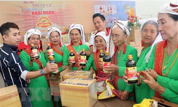 Nha thung Phu Quoc mong co tieu chuan rieng cho nuoc mam truyen thong hinh anh 1