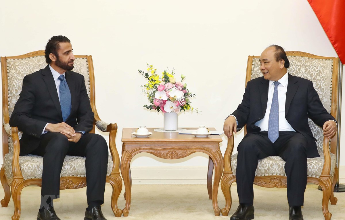  Thủ tướng Nguyễn Xuân Phúc tiếp ông Mohammed Ibrahim Al Shaibani, Tổng giám đốc điều hành Tập đoàn Đầu tư Dubai. (Ảnh: Thống Nhất/TTXVN)
