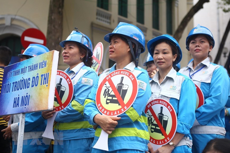  Đông đảo các tổ chức, người dân Thủ đô tham dự lễ phát động. (Ảnh: Minh Quyết/TTXVN)