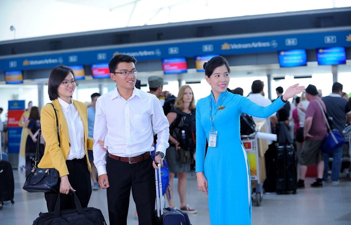 Vietnam Airlines đưa ra dịch vụ hỗ trợ làm thủ tục chuyến bay dành cho hành khách. (Ảnh: Trang Trịnh)