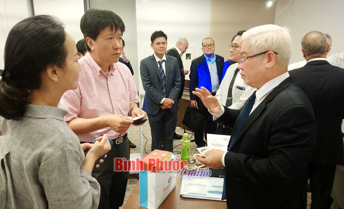 Bí thư Tỉnh ủy Nguyễn Văn Lợi trao đổi với các doanh nghiệp Nhật Bản tại hội thảo