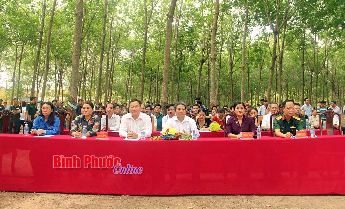 Đại bi&ecirc;̉u dự buổi họp mặt