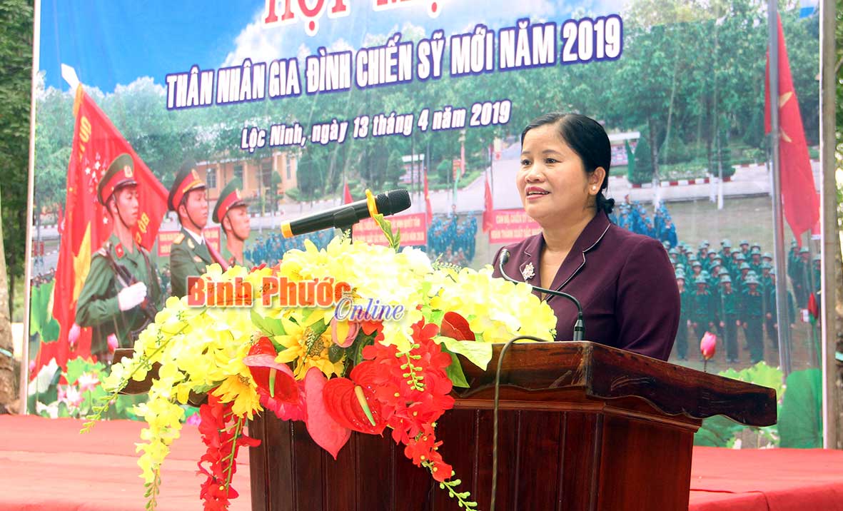 Ph&oacute; b&iacute; thư Thường trực Tỉnh ủy Trần Tuệ Hiền ph&aacute;t biểu tại buổi họp mặt