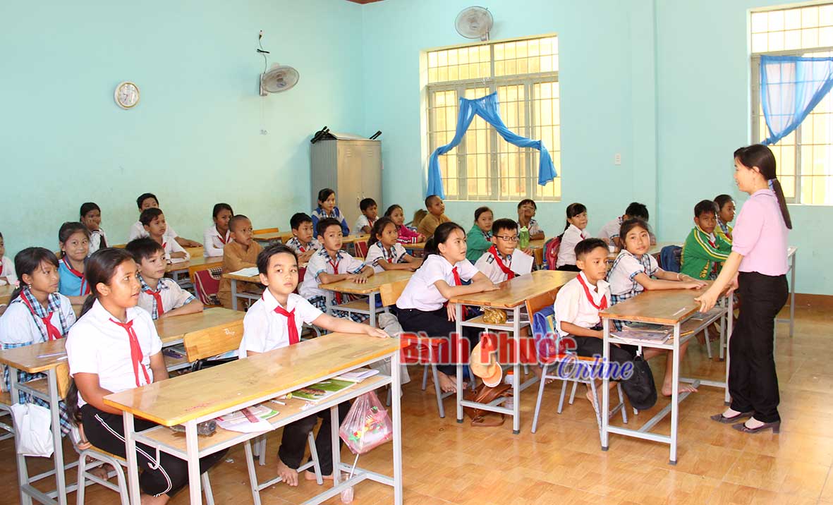 Học sinh Trường TH&THCS Lộc Khánh trong giờ học
