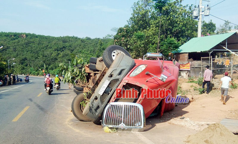 2 anh em tử vong do bị xe container đè bẹp