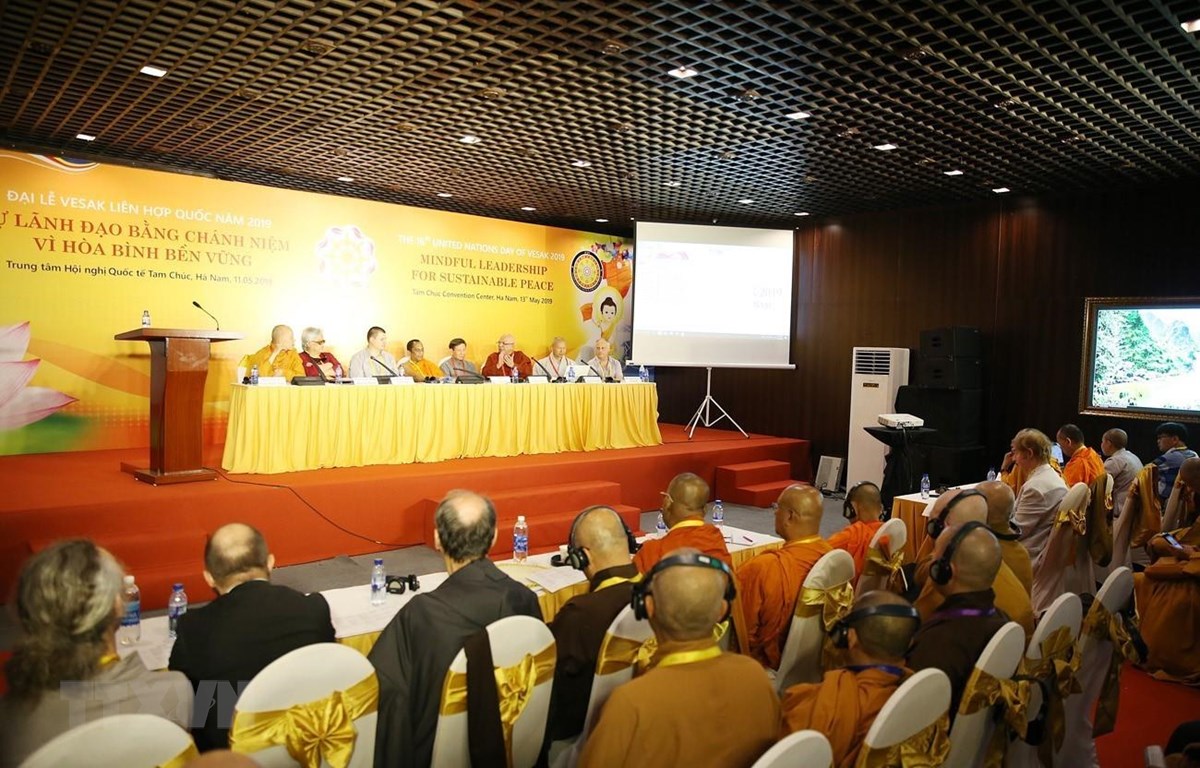 C&aacute;c đại biểu tham dự hội thảo chuy&ecirc;n đề Sự l&atilde;nh đạo bằng ch&iacute;nh niệm v&igrave; h&ograve;a b&igrave;nh bền vững. (Ảnh: Dương Giang/TTXVN)

