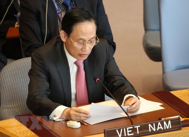  Ng&agrave;y 11-4-2019, tại trụ sở Li&ecirc;n hợp quốc ở New York (Mỹ), Hội đồng Bảo an Li&ecirc;n hợp quốc tổ chức phi&ecirc;n thảo luận mở với chủ đề 'Phụ nữ trong hoạt động g&igrave;n giữ h&ograve;a b&igrave;nh của Li&ecirc;n hợp quốc.' Thứ trưởng Bộ Ngoại giao L&ecirc; Ho&agrave;i Trung (ảnh), Trưởng đo&agrave;n Việt Nam tham dự v&agrave; c&oacute; b&agrave;i ph&aacute;t biểu tại phi&ecirc;n thảo luận. (Ảnh: Ho&agrave;i Thanh/TTXVN)