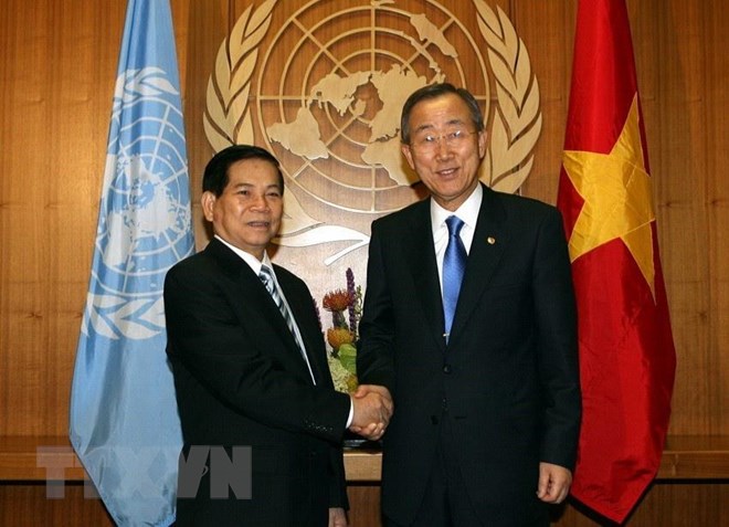  Chủ tịch nước Nguyễn Minh Triết gặp Tổng thư k&yacute; Li&ecirc;n hợp quốc Ban Ki-moon trong chuyến tham dự Kh&oacute;a họp 64 Đại hội đồng Li&ecirc;n hợp quốc tại New York (Mỹ) từ 23 đến 26-9-2009. (Ảnh: Nguyễn Khang/TTXVN)