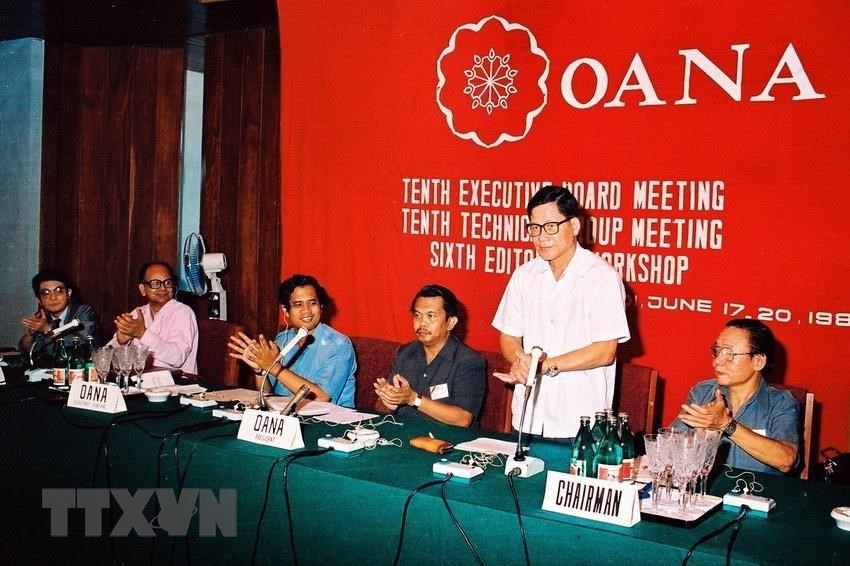  Ph&oacute; Chủ tịch Hội đồng Bộ trưởng Nguyễn Kh&aacute;nh ph&aacute;t biểu tại phi&ecirc;n khai mạc Hội nghị Ban chấp h&agrave;nh OANA lần thứ 10, do TTXVN tổ chức tại H&agrave; Nội từ ng&agrave;y 17-18/6/1989. (Ảnh: Kim H&ugrave;ng/TTXVN)