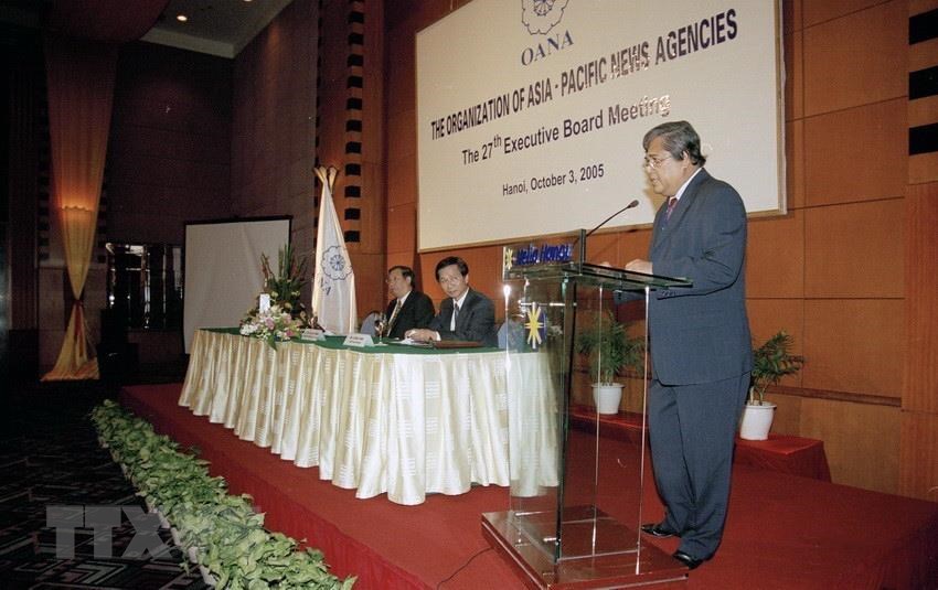  Chủ tịch OANA Syed Jamil Jaafar ph&aacute;t biểu khai mạc Hội nghị Ban chấp h&agrave;nh OANA lần thứ 27 v&agrave; Hội nghị lần thứ 21 nh&oacute;m chuy&ecirc;n vi&ecirc;n kỹ thuật v&agrave; bi&ecirc;n tập OANA, ng&agrave;y 3/10/2005 tại H&agrave; Nội với chủ đề ''N&acirc;ng cao t&iacute;nh năng động v&agrave; s&aacute;ng tạo của OANA trong kỷ nguy&ecirc;n to&agrave;n cầu h&oacute;a,'' do TTXVN tổ chức. (Ảnh: T&ugrave;ng L&acirc;m/TTXVN)