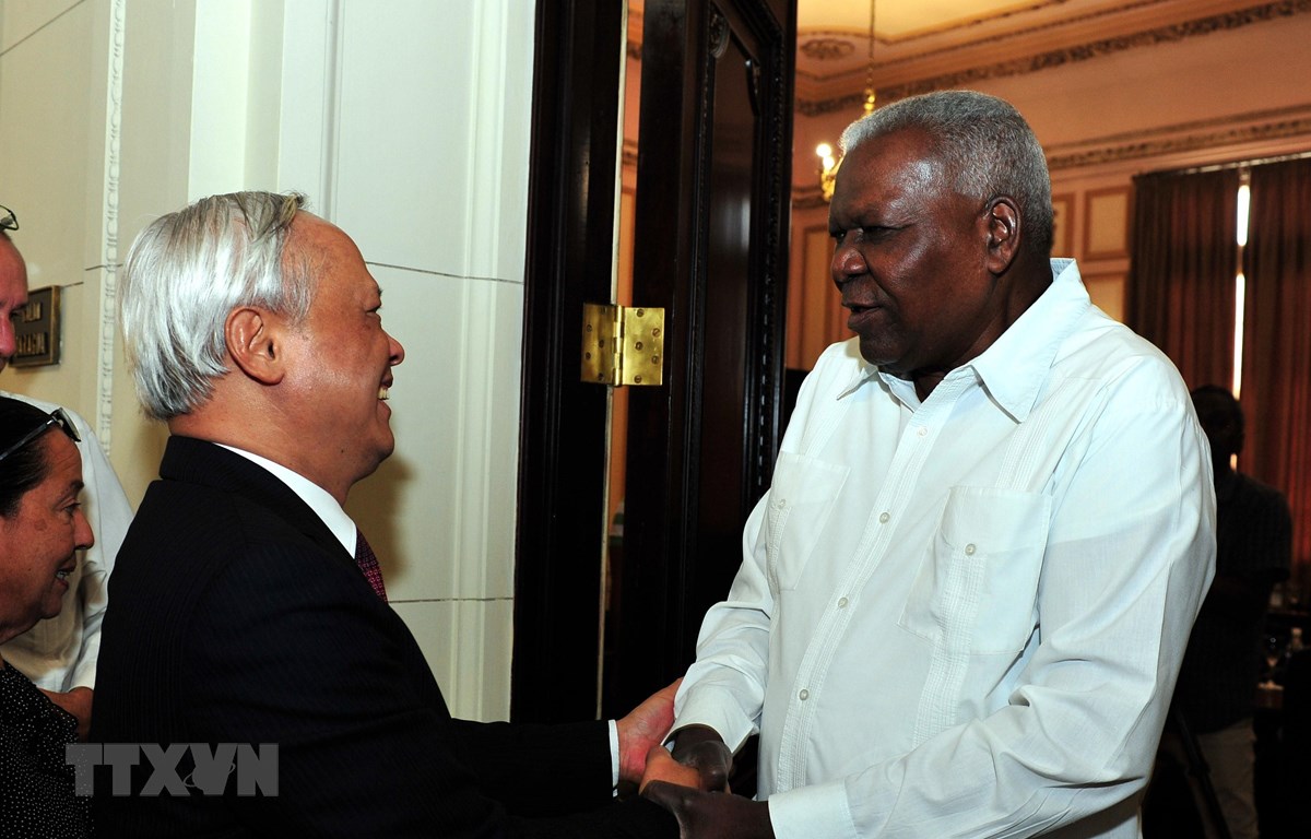 Chủ tịch Quốc hội Cuba Esteban Lazo đ&oacute;n Ph&oacute; Chủ tịch Quốc hội Việt Nam U&ocirc;ng Chu Lưu. (Ảnh: Vũ L&ecirc; H&agrave;/TTXVN)