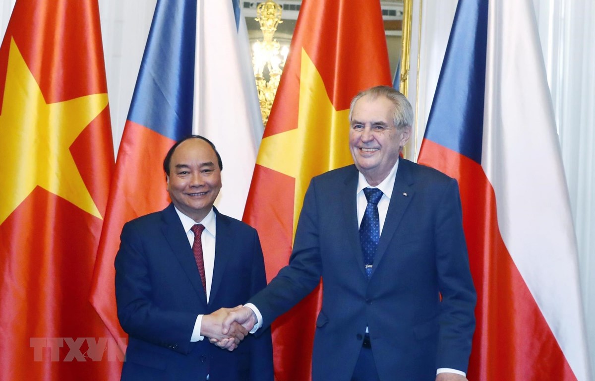 Thủ tướng Nguyễn Xuân Phúc hội kiến Tổng thống Séc Milos Zeman. (Ảnh: Thống Nhất/TTXVN)