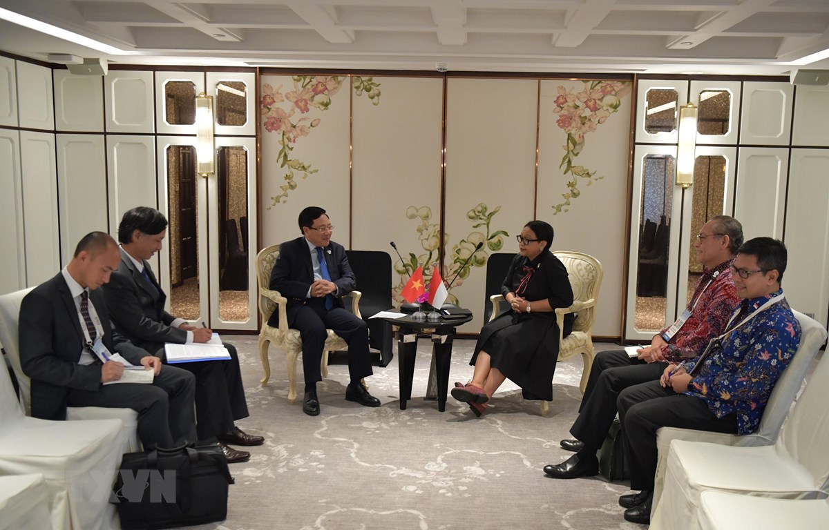 Phó Thủ tướng, Bộ trưởng Ngoại giao Phạm Bình Minh gặp Bộ trưởng Ngoại giao Indonesia Retno Marsudi. (Ảnh: PV/TTXVN)