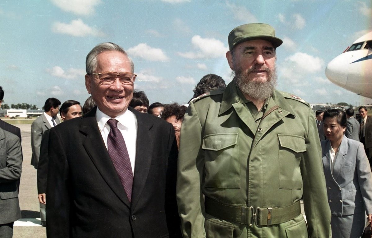 Chủ tịch nước L&ecirc; Đức Anh v&agrave; Chủ tịch Cuba Fidel Castro trong chuyến thăm hữu nghị ch&iacute;nh thức Cuba, từ ng&agrave;y 12 đến 17/10/1995. (Ảnh: Cao Phong/TTXVN)