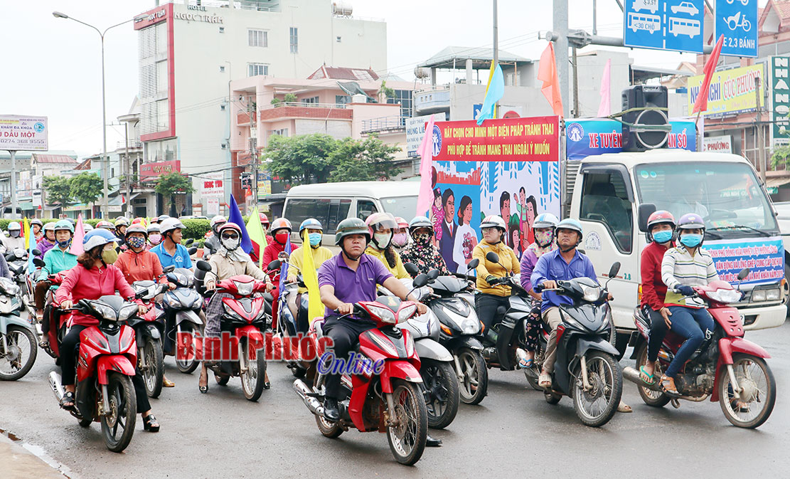 Đồng Xoài ra quân thực hiện chiến dịch dân số