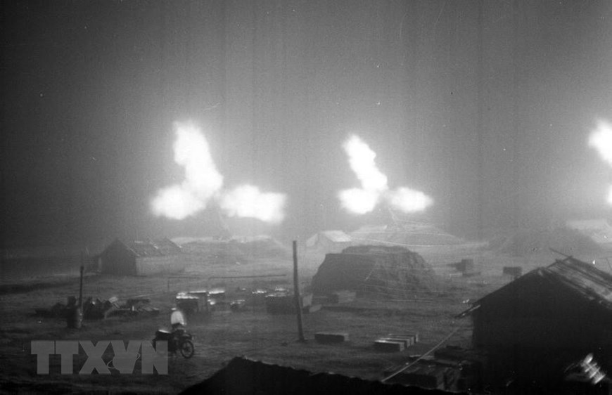  Trong 12 ng&agrave;y đ&ecirc;m (từ 18-30/12/1972), qu&acirc;n v&agrave; d&acirc;n Việt Nam đ&atilde; bắn rơi 81 m&aacute;y bay Mỹ, trong đ&oacute; c&oacute; 34 m&aacute;y bay B52. (Ảnh: TTXVN)