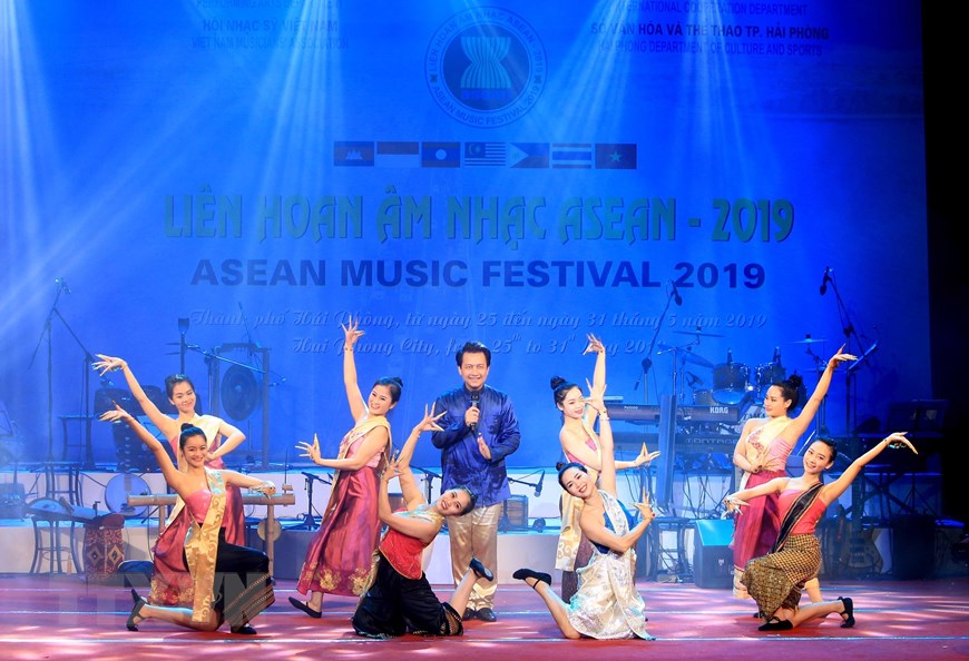  Biểu diễn văn nghệ trong Lễ khai mạc Liên hoan Âm nhạc ASEAN năm 2019 tại Hải Phòng, tối 25/5/2019. (Ảnh: An Đăng/TTXVN)