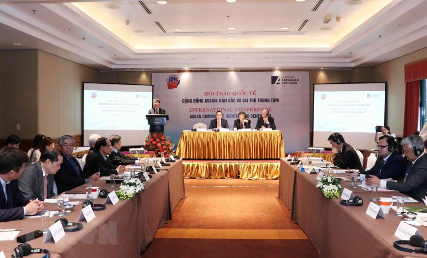  Hội thảo Cộng đồng ASEAN: Bản sắc và Vai trò trung tâm, do Học viện Ngoại giao Việt Nam và Quỹ Konrad Adenauer Stiftung (KAS) tại Việt Nam đồng tổ chức, ngày 19/3/2019, tại Hà Nội. (Ảnh: Văn Điệp/TTXVN)