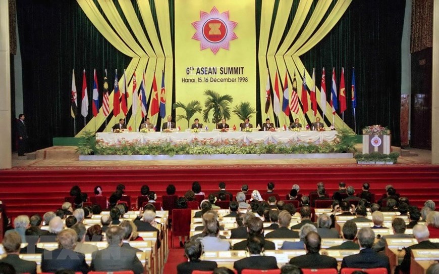  Phiên khai mạc Hội nghị Cấp cao ASEAN lần thứ 6, ngày 15/12/1998, tại Hà Nội. Ảnh: Cao Phong/TTXVN)