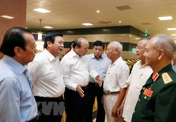 Tieu ban Kinh te-Xa hoi to chuc xin y kien cac vi nguyen lanh dao hinh anh 1