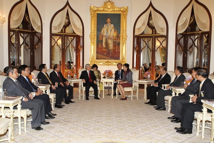  Thủ tướng Yingluck Shinawatra đón và hội đàm với Tổng Bí thư Nguyễn Phú Trọng thăm chính thức Thái Lan từ ngày 25-27/6/2013. Tại chuyến thăm này, Việt Nam và Thái Lan đã chính thức nâng cấp quan hệ hai nước lên Đối tác chiến lược. Thái Lan cũng là quốc gia đầu tiên trong ASEAN mà Việt Nam đặt cấp quan hệ Đối tác chiến lược. (Ảnh: Trí Dũng/TTXVN)