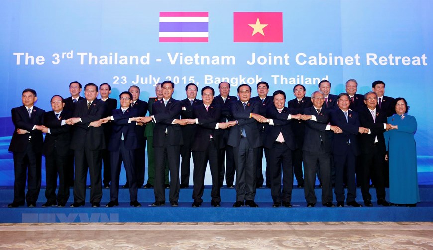  Thủ tướng Nguyễn Tấn Dũng thăm chính thức Thái Lan và đồng chủ trì Cuộc họp Nội các chung Việt Nam-Thái Lan lần thứ ba, ngày 23/7/2015. Tại cuộc họp này ở Bangkok, hai bên đã nhất trí nâng quan hệ hai nước lên Đối tác chiến lược tăng cường. (Ảnh: Đức Tám/TTXVN)