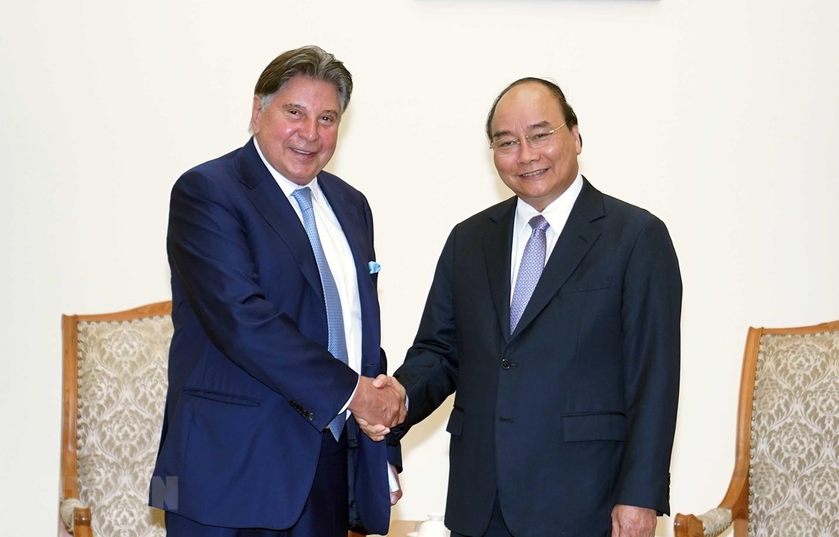 Thủ tướng Nguyễn Xu&acirc;n Ph&uacute;c đ&oacute;n Chủ tịch Tập đo&agrave;n TTI Horst Julius Pudwill. (Ảnh: Thống Nhất/TTXVN)