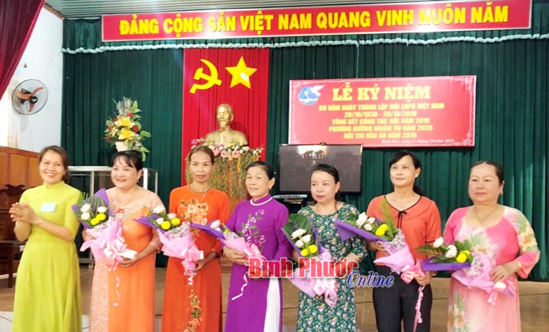 Cán bộ phụ nữ dân vận khéo