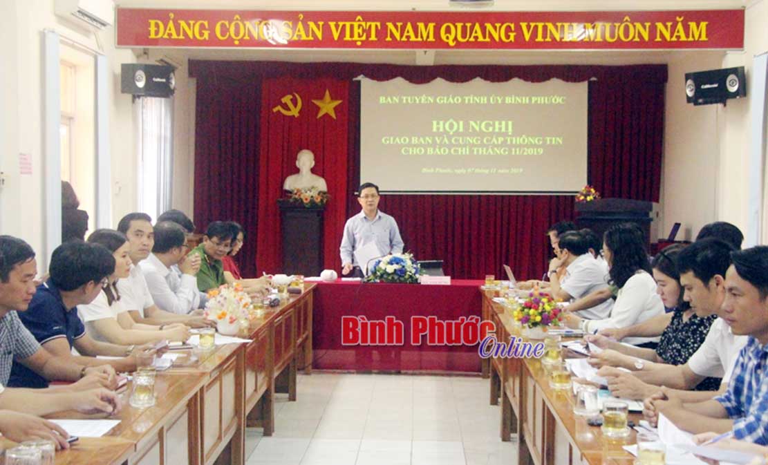 Giao ban và cung cấp thông tin báo chí tháng 11