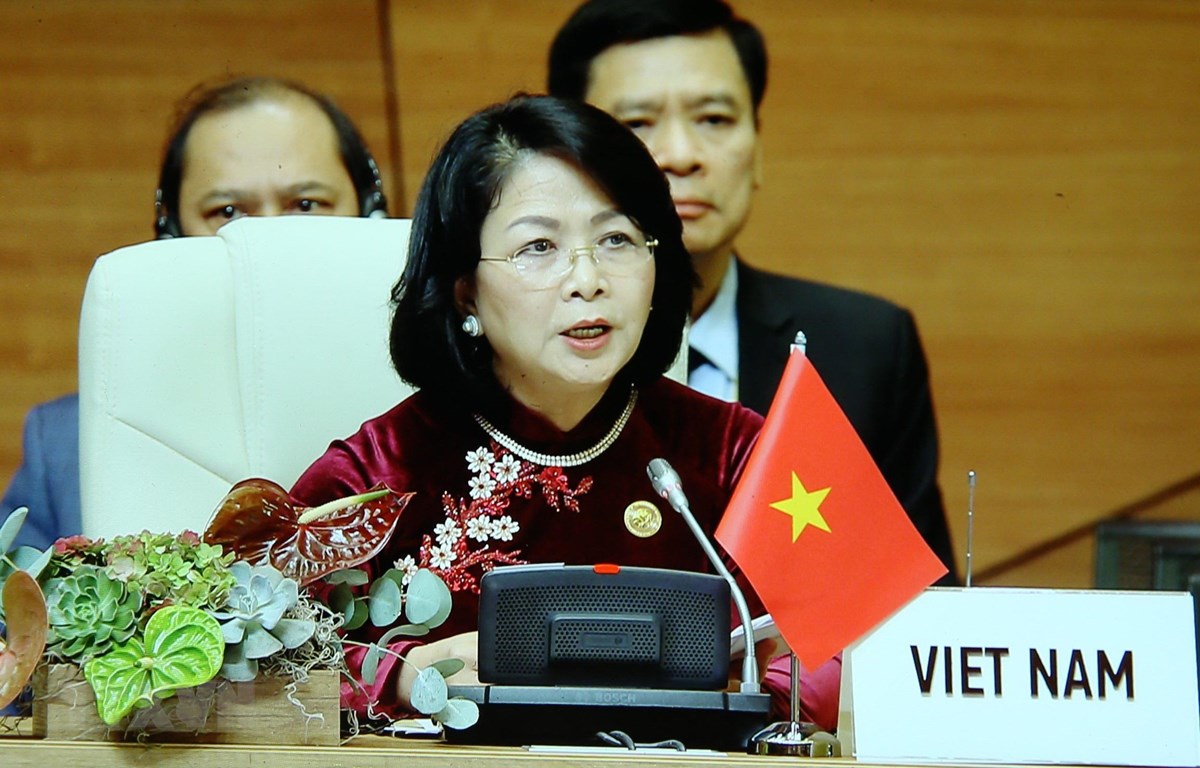 Phó Chủ tịch nước Đặng Thị Ngọc Thịnh dự và phát biểu tại Hội nghị Cấp cao lần thứ 18 Phong trào Không liên kết. (Ảnh: Phương Hoa/TTXVN)
