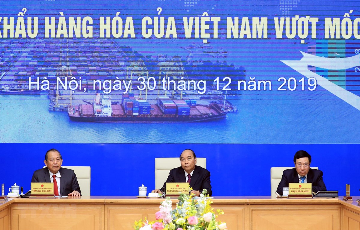 Thủ tướng Nguyễn Xuân Phúc và các Phó thủ tướng tại buổi lễ. (Ảnh: Thống Nhất/TTXVN)