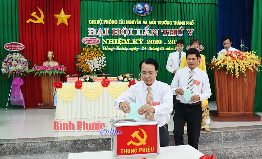 Đại hội điểm Chi bộ phòng Tài nguyên và Môi trường