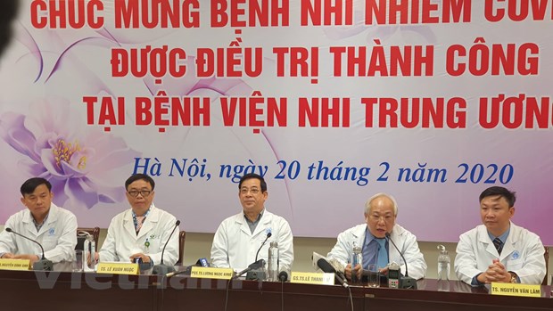 Dieu tri thanh cong cho be gai 3 thang tuoi mac benh COVID-19 hinh anh 1