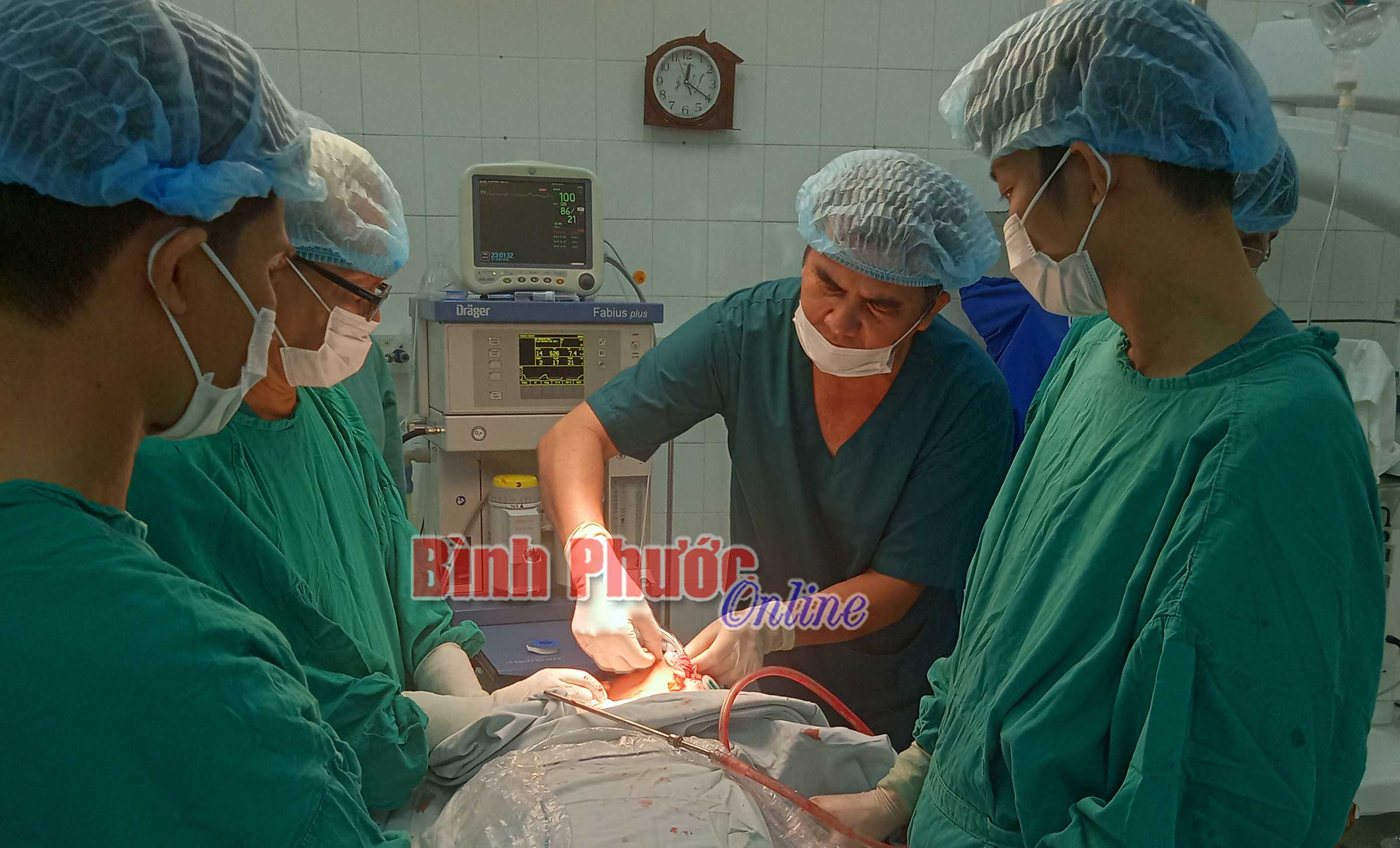 Cứu sống bệnh nhân bị đâm thủng động mạch cảnh chung