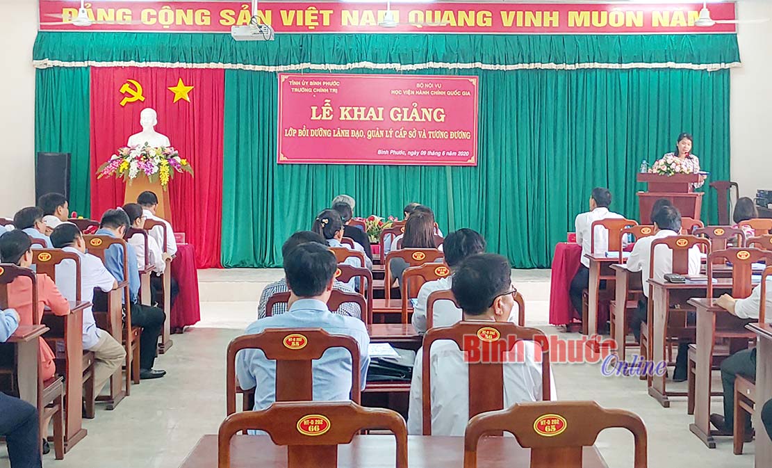 57 lãnh đạo sở tham gia lớp bồi dưỡng quản lý