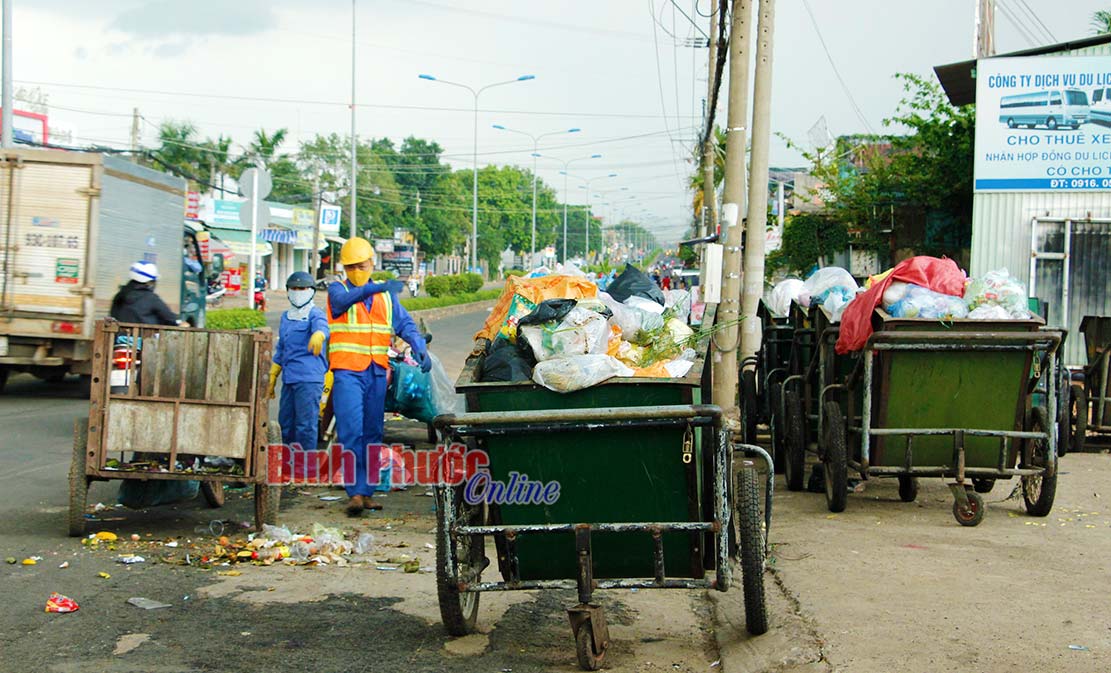 Dân khổ vì bãi tập kết rác tạm thời