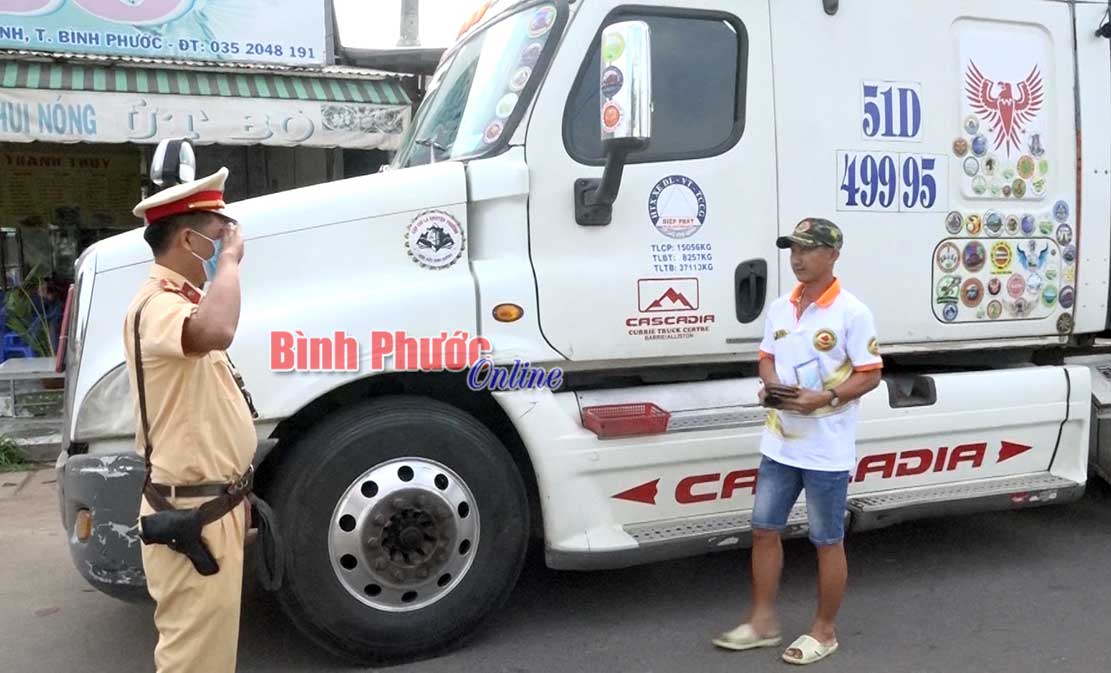 Chơn Thành ra quân tổng kiểm soát phương tiện giao thông đường bộ