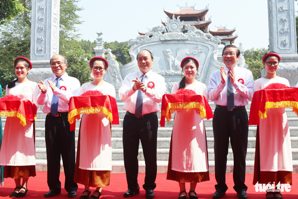 Thủ tướng dự lễ khánh thành đền thờ gia tiên Chủ tịch Hồ Chí Minh