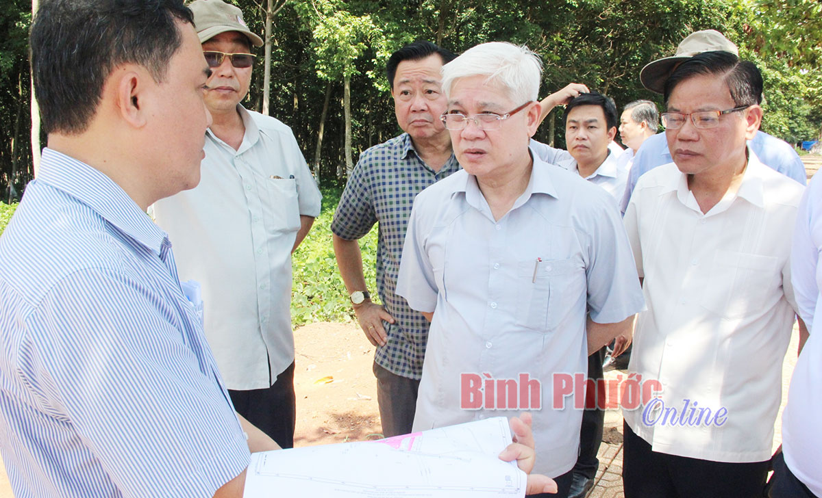 Phải thông tuyến đường tránh thị trấn Lộc Ninh ngày 6