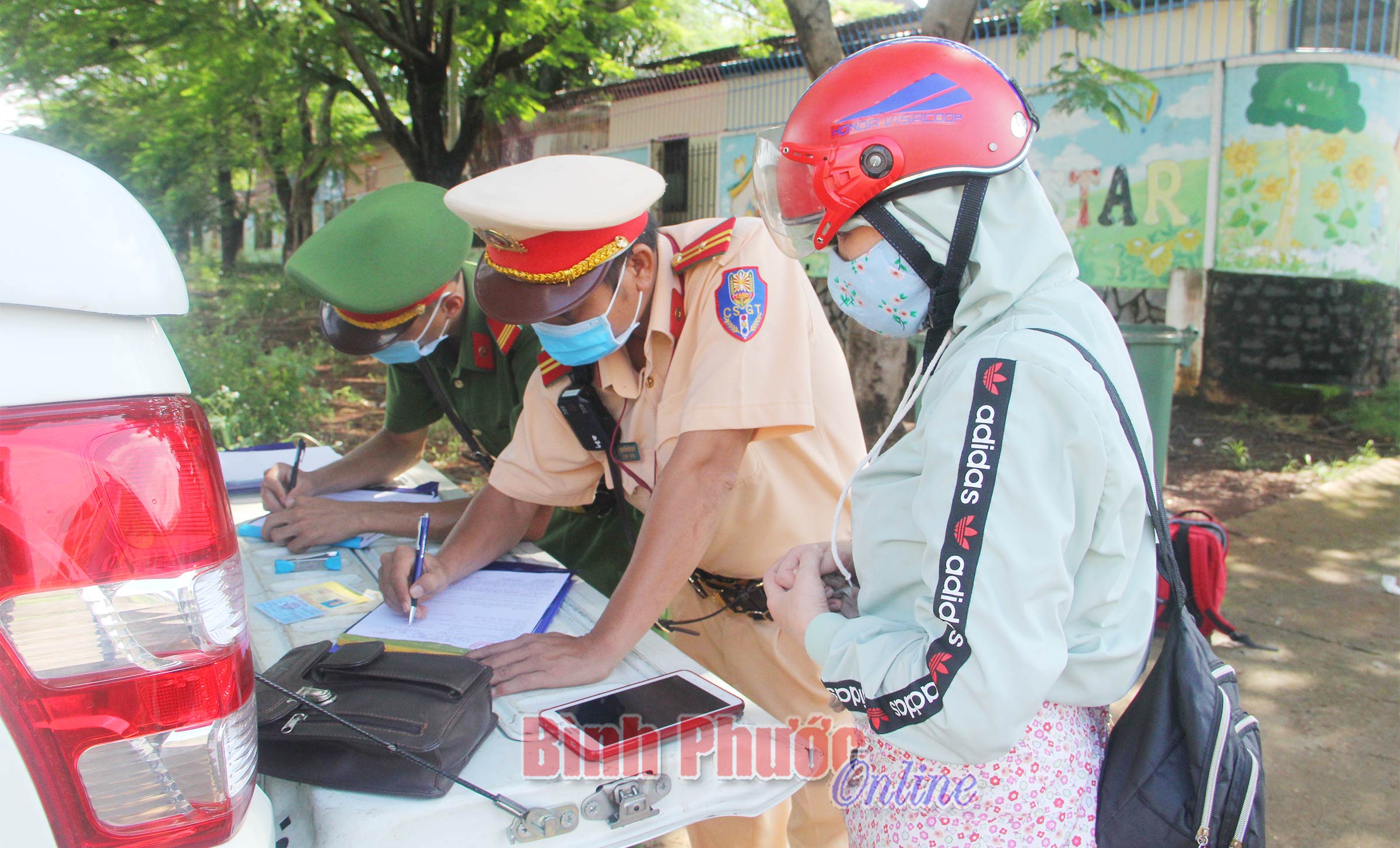 Nộp phạt vi phạm giao thông qua mạng: Cần đẩy mạnh tuyên truyền