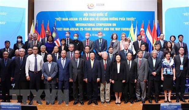 Viet Nam-ASEAN: 25 nam qua va chang duong phia truoc hinh anh 3