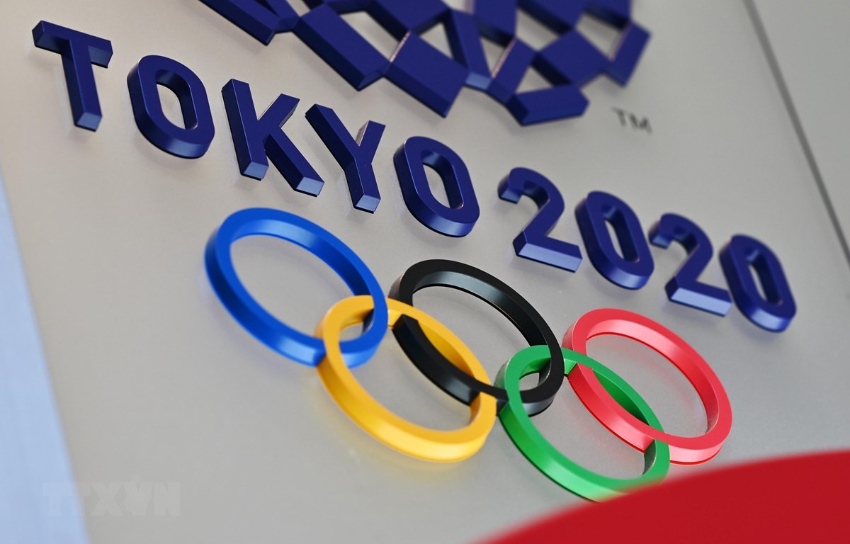 Biểu tượng Olympic Tokyo 2020 tại Tokyo, Nhật Bản. (Ảnh: AFP/TTXVN)