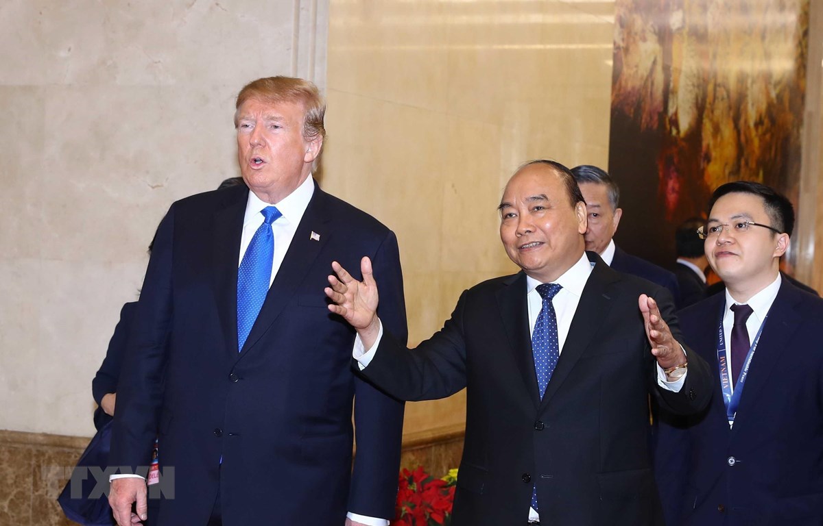 Thủ tướng Nguyễn Xuân Phúc hội kiến Tổng thống Hoa Kỳ Donald Trump nhân dịp sang Việt Nam dự Hội nghị thượng đỉnh Hoa Kỳ-Triều Tiên lần thứ hai. (Ảnh: Thống Nhất/TTXVN)