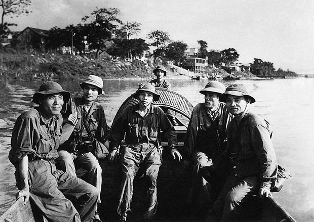 Ky uc ve mot lop nguoi cong hien, hy sinh cho su nghiep Thong tan hinh anh 1