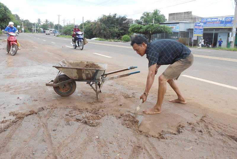 2 năm lặng lẽ xúc đất, dọn đường