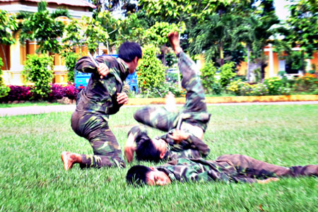 Huấn luyện v&otilde; thuật.